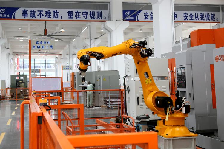 工業機器人制造 驅動智能制造的核心引擎——以廣晟源成產業園智能加工機器人為例